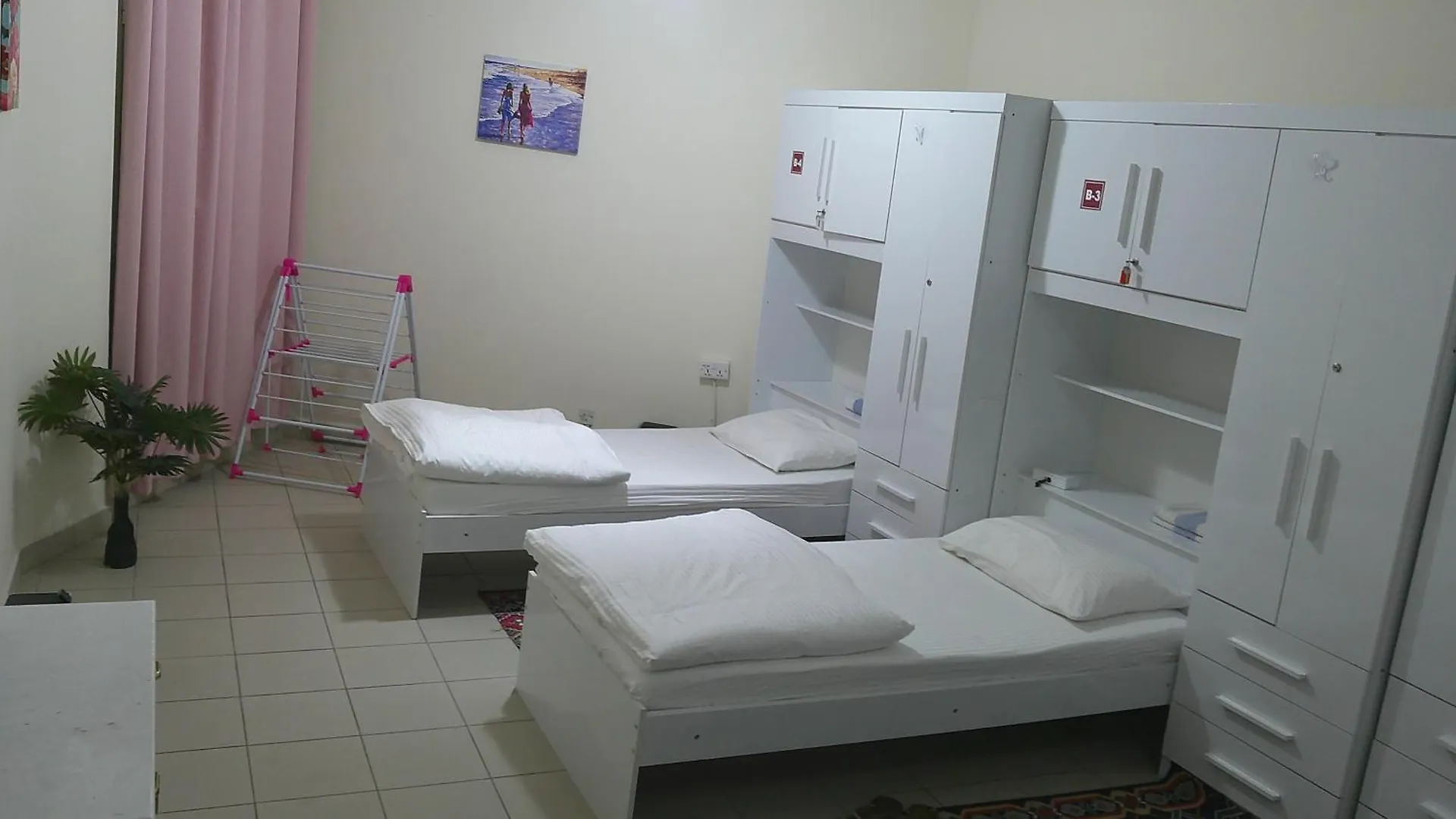 Inn Female Bed Space At Ruby Star - 4 Single Beds Dubai United Arab Emirates